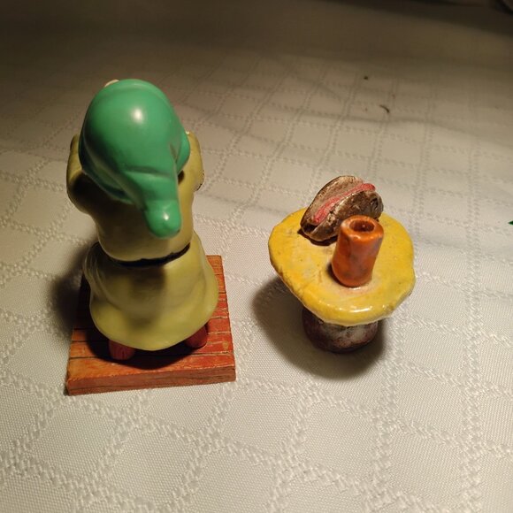 Lot of 2 Items - Snow White's Sleepy & Handmade Ceramic Mushroom Table - Picture 3 of 5